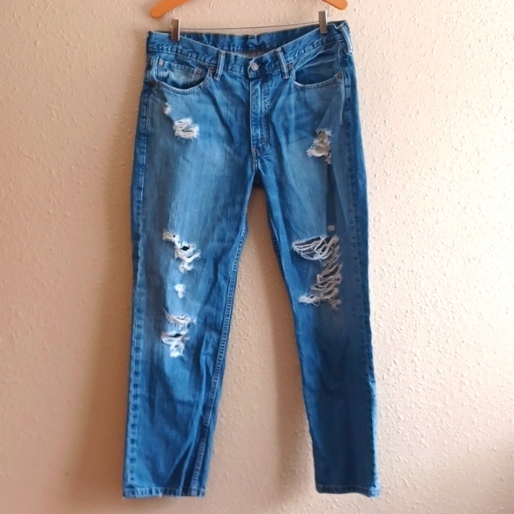 LEVI'S 514 Jeans.
